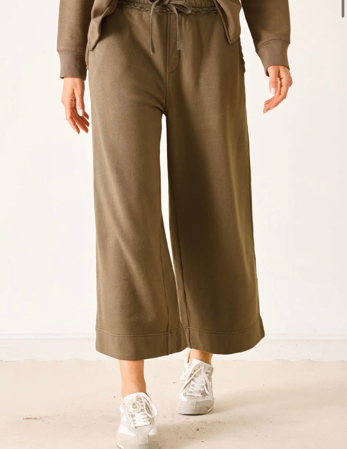 Mocha Cropped Sweatpant